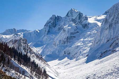 Beautiful view of Thajiwas Glacier in Sonmarg